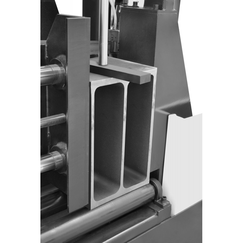 Dual-Column Semi-Automatic Metal Bandsaw CORMAK H700 | Industrial Precision Saw | CORMAK