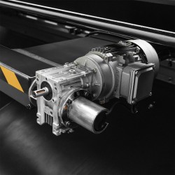 Hydraulic Guillotine Shears CORMAK SHARK 4x2500 NC | Industrial Metal Cutting | CORMAK