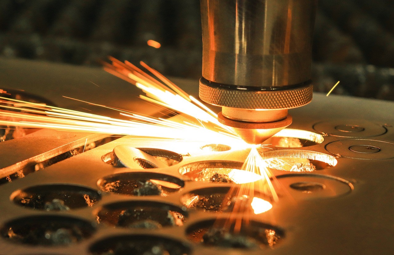 Types of laser cutters and their applications