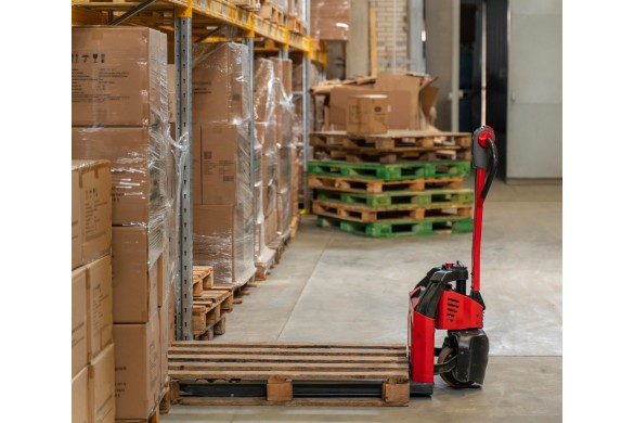 Stacking pallets in the warehouse and during transport