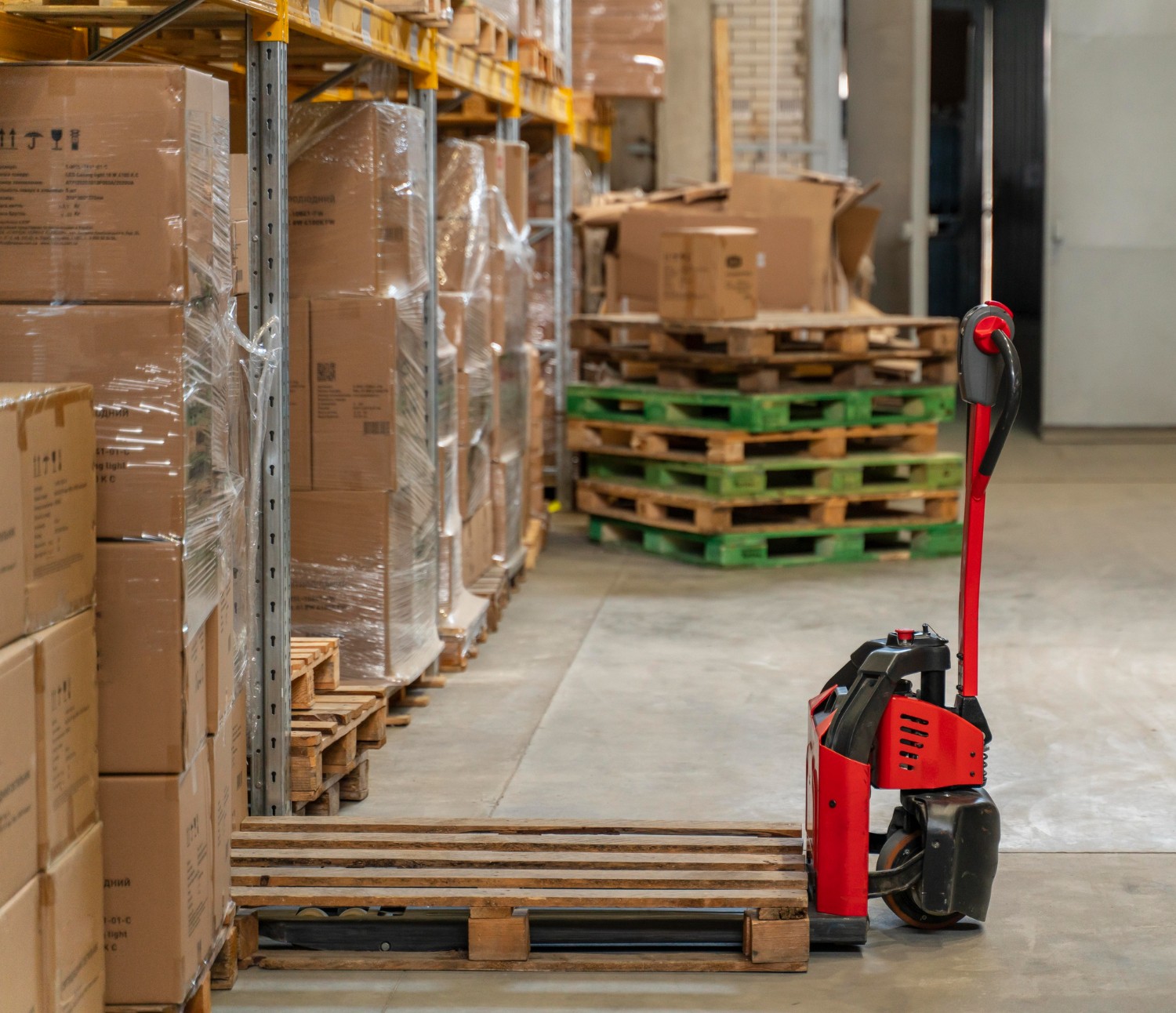 Stacking pallets in the warehouse and during transport